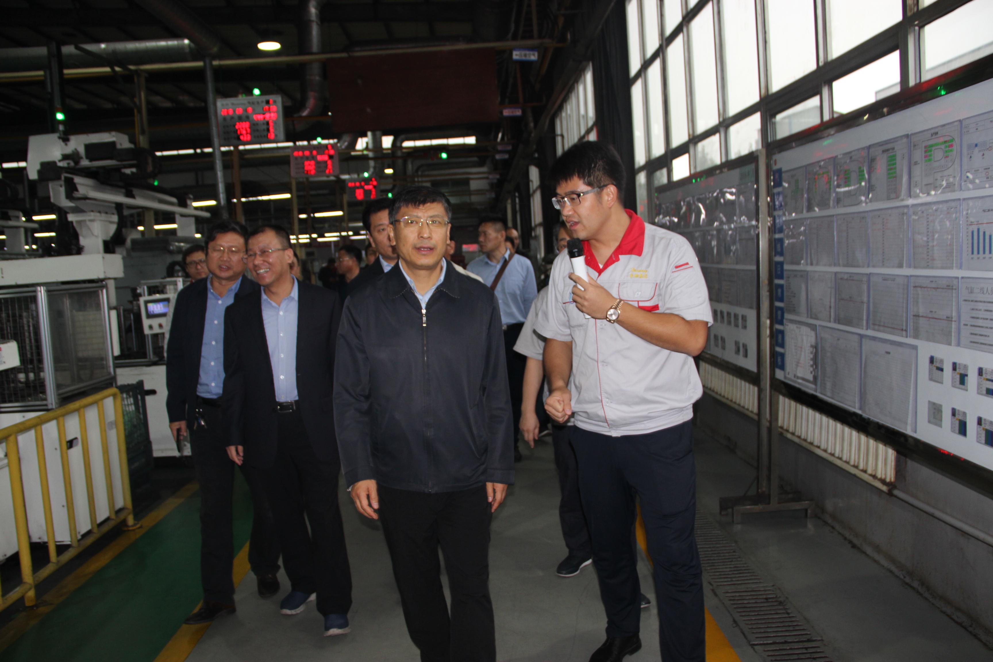 省委組織部副部長、省人社廳廳長盧建明一行到我司調研指導