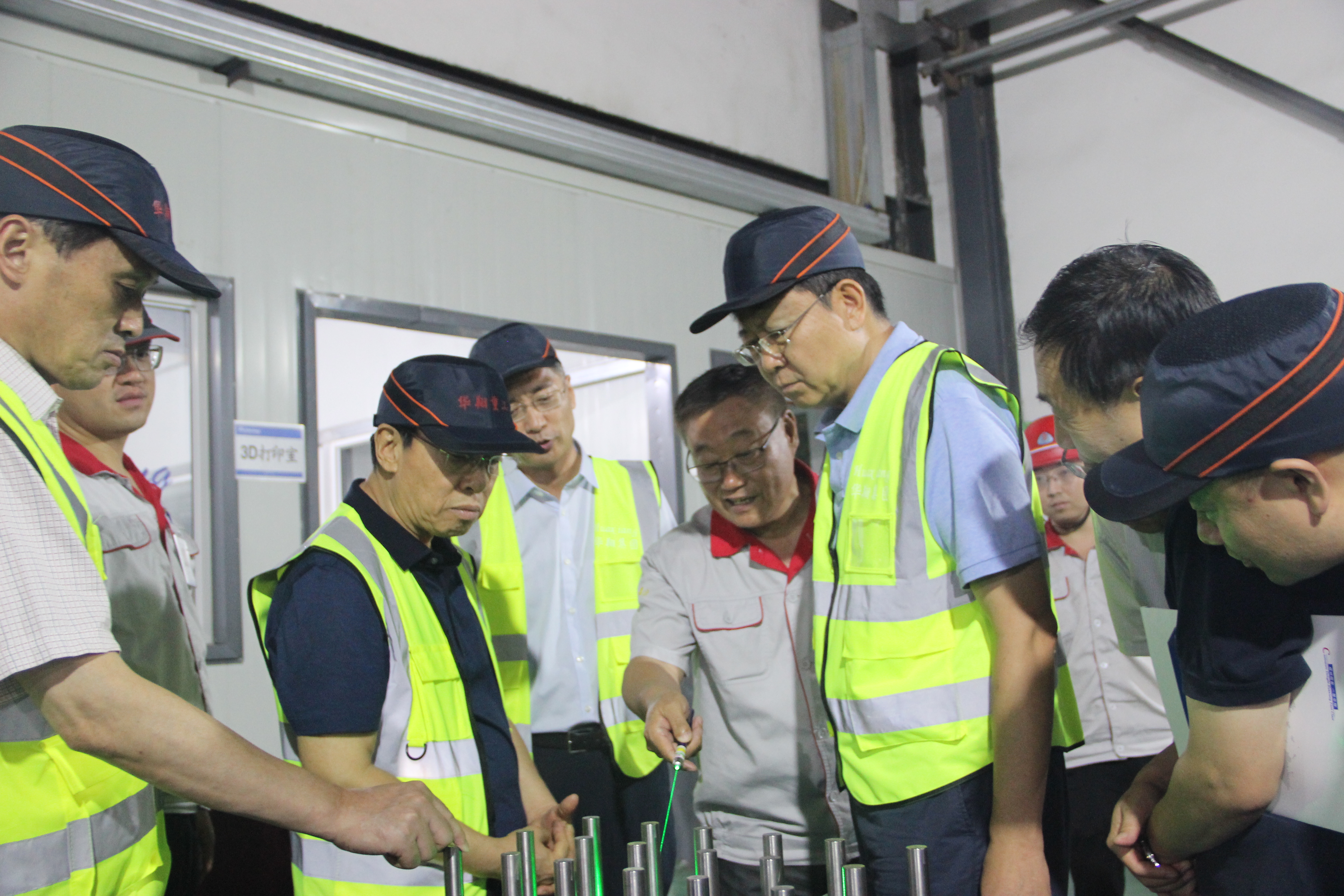 山西省人民政府原副省長、中國生產(chǎn)力學(xué)會會長、山西省資源型經(jīng)濟(jì)轉(zhuǎn)型促進(jìn)會總顧問牛仁亮一行蒞臨我司調(diào)研