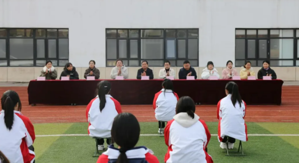 石家莊東華鐵路學(xué)?？瓦\服務(wù)禮儀技能大賽