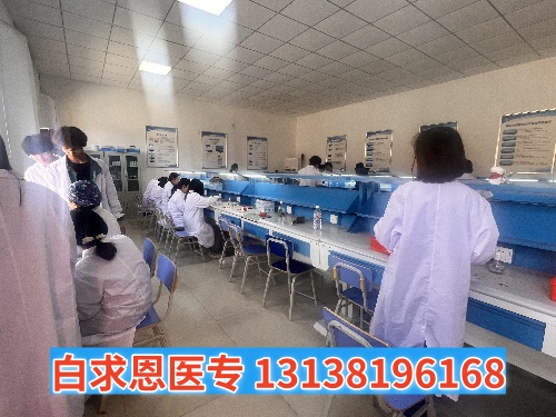 石家莊白求恩醫(yī)學中專學校多長時間放假一次？